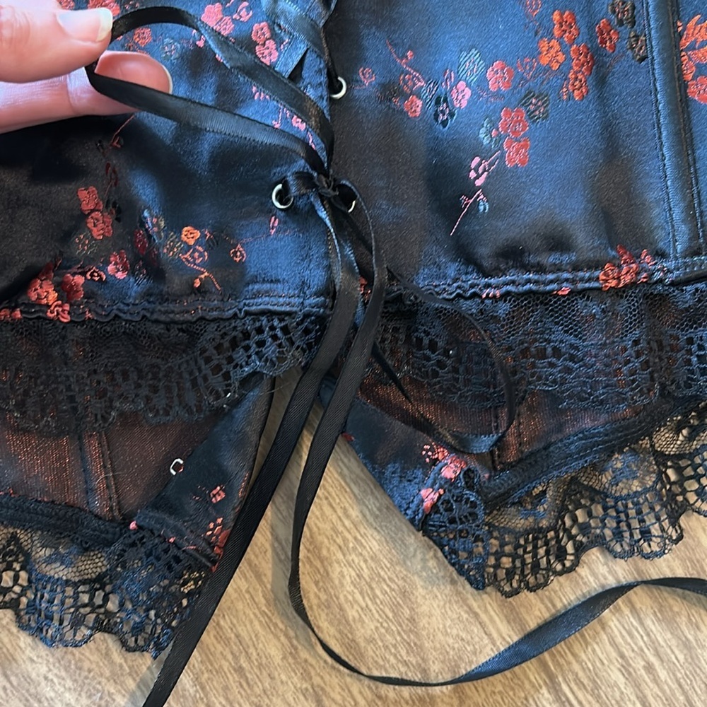 Vintage Y2K Corset Top Black & Red Satin Brocade Lace Trim Boning Hook & Eye 1X - Picture 6 of 14